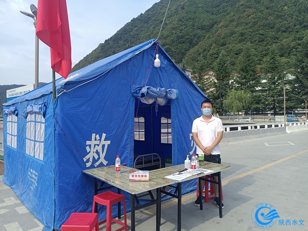 柞水站防疫志愿者.jpg