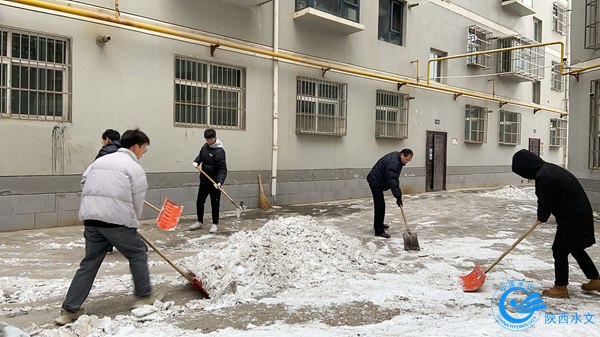 扫雪（家属区）.jpg